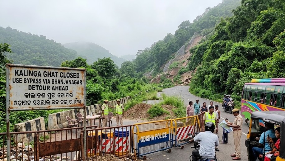 Kalinga Ghat Closure Continues a Month After Landslide, Commuters Face Long Detours